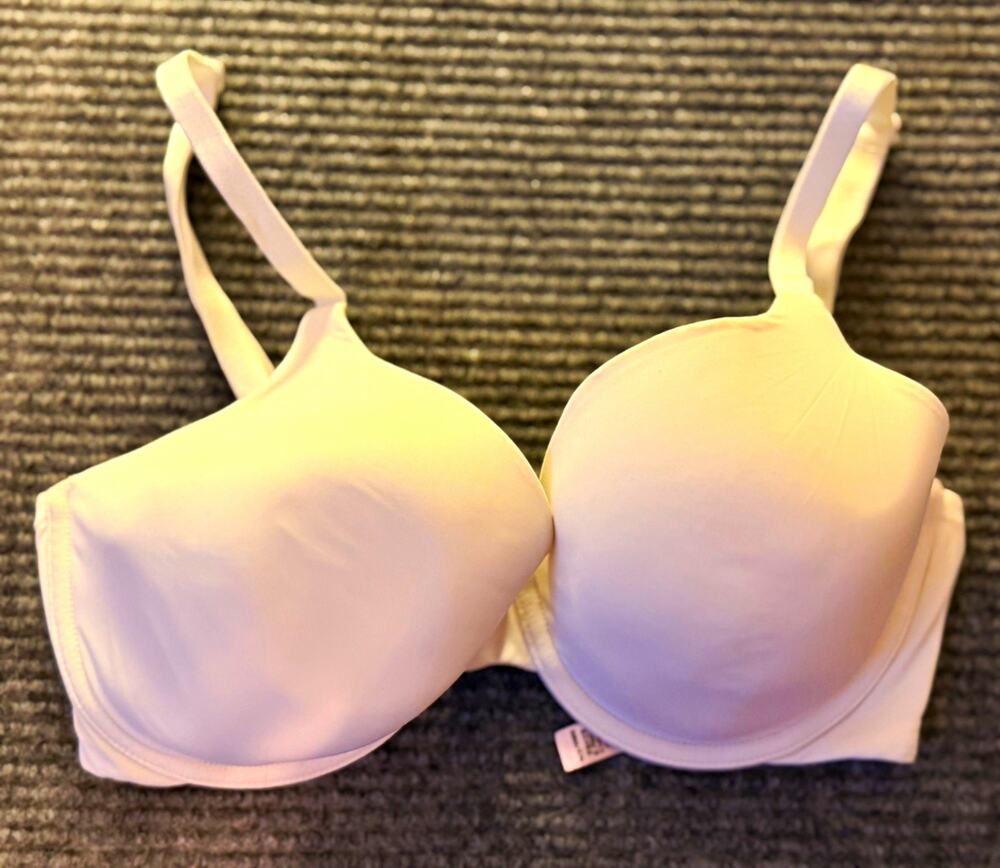 Victoria's Secret 32DD White T-Shirt Bra Smooth Molded Padded Underwire
